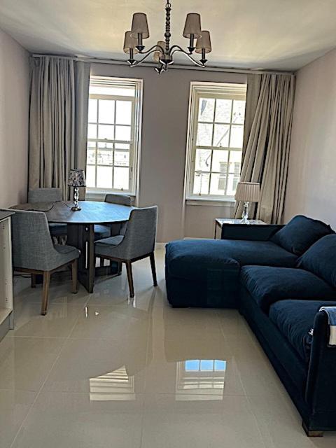 New Royal Mile Quiet Spacious And Comfortable Flat With Large Balcony And Great Views Floor No Lift Edinburgh